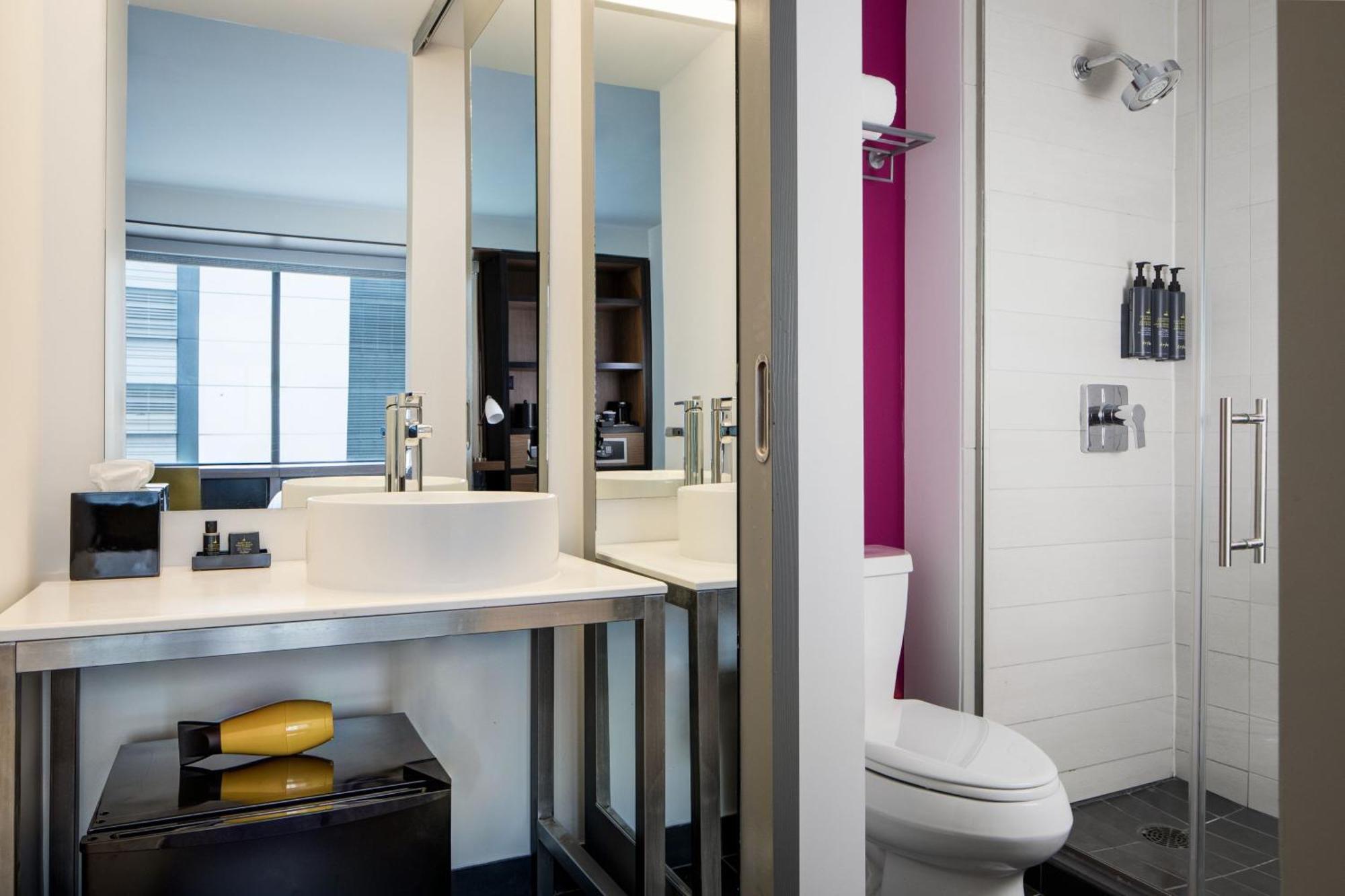Aloft Denver Downtown Exterior photo